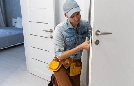 מנעולן ביהוד