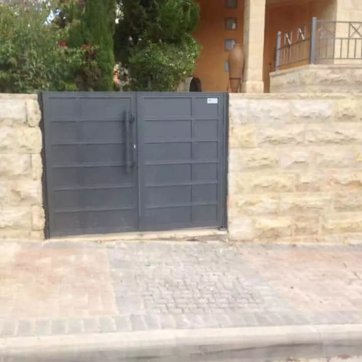 שער מעוצב לחצר הבית