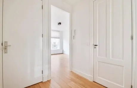 דלת פנים דקורטיבית