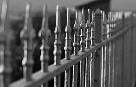 שילוב שערי אלומיניום מעוצבים